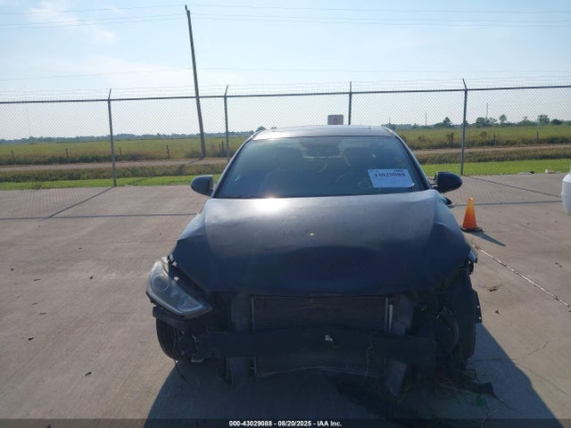KMHD84LF7HU238932 Hyundai Elantra
