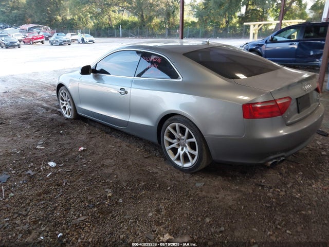 2010 AUDI A5 WAUCFAFR6AA025887 Photo 2