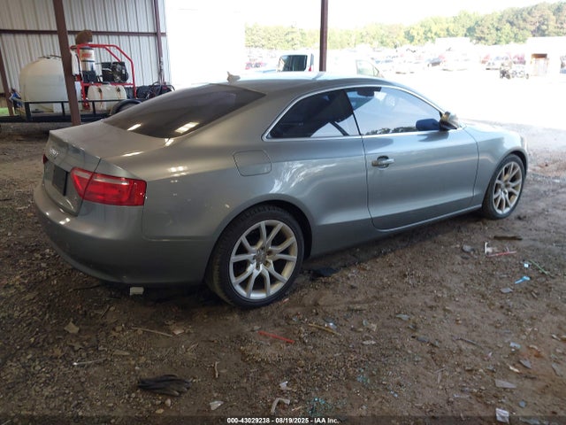 2010 AUDI A5 WAUCFAFR6AA025887 Photo 3