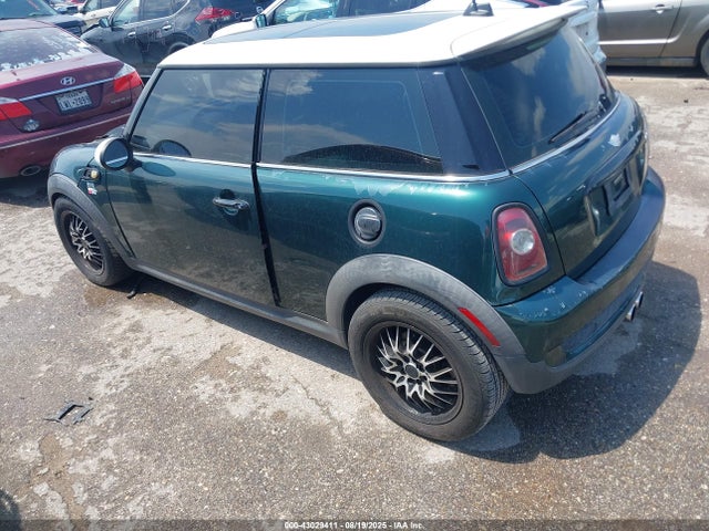 2009 MINI COOPER S WMWMF735X9TW83057 Photo 2