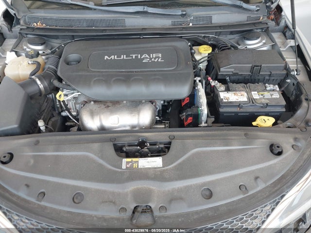 1C3CCCAB1FN673319 Chrysler 200