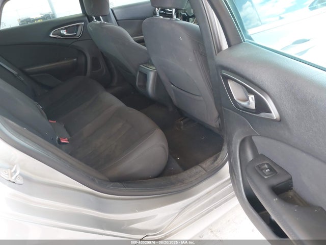1C3CCCAB1FN673319 Chrysler 200