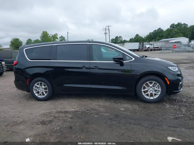Chrysler 2025 2025 2C4RC1BG7SR581407 Image 13