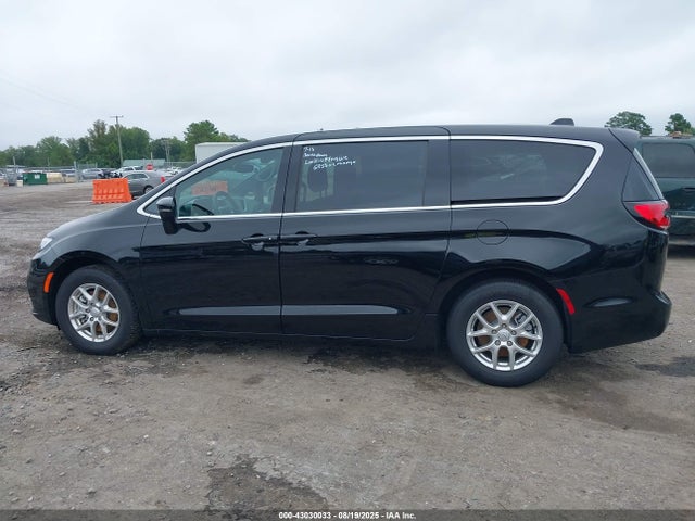 Chrysler 2025 2025 2C4RC1BG7SR581407 Image 14
