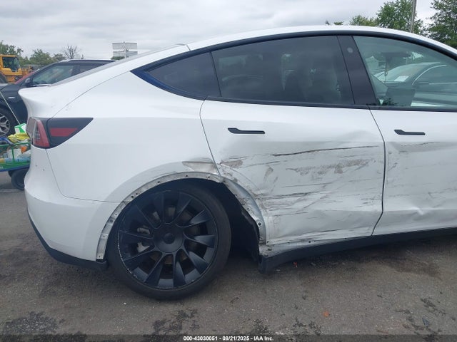 7SAYGAEE5PF664625 Tesla Model Y