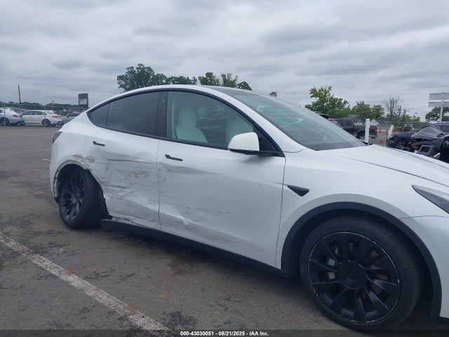 2023 TESLA MODEL Y 7SAYGAEE5PF664625 Photo 5