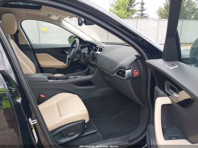 2017 JAGUAR F-PACE SADCJ2BV1HA088677 Photo 4