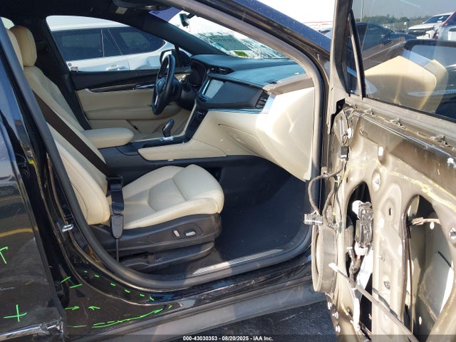 2017 CADILLAC XT5 1GYKNARS8HZ244470 Photo 4