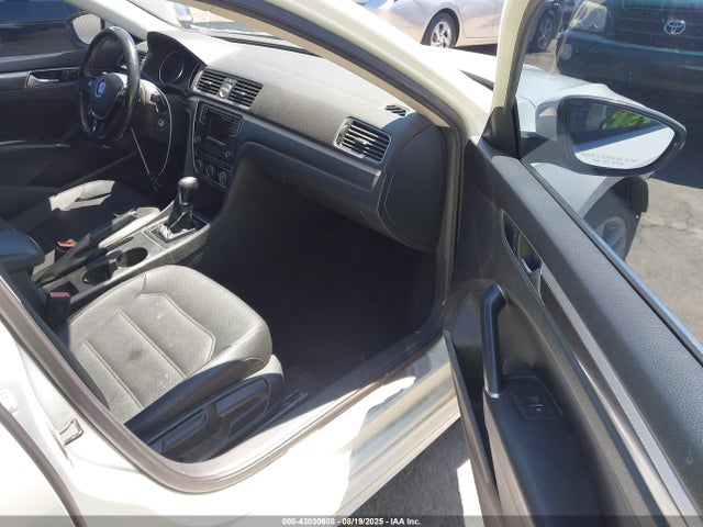 Volkswagen 1.8t 2016 1VWAT7A3XGC032005 Image 5