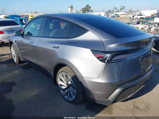 2026 TESLA MODEL Y 7SAYGDEE7TF342225 Photo 2