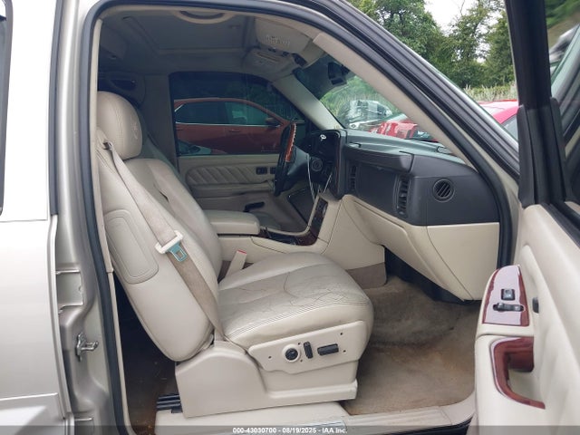 2004 CADILLAC ESCALADE ESV 3GYFK66NX4G262291 Photo 4