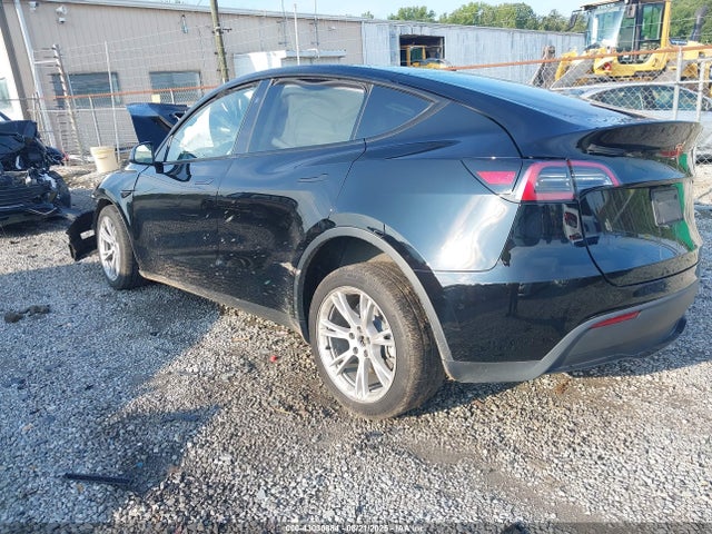 2024 TESLA MODEL Y 7SAYGDEE9RA215336 Photo 2