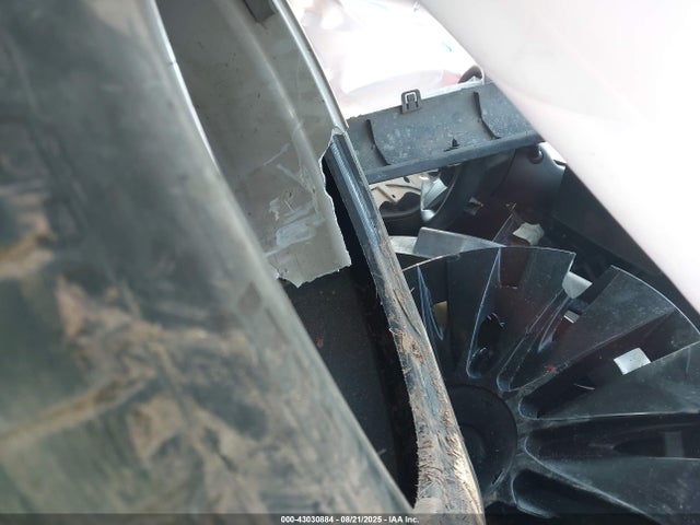 2024 TESLA MODEL Y 7SAYGDEE9RA215336 Photo 4