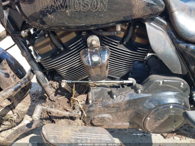 2022 HARLEY-DAVIDSON FLTRXST 1HD1ACL12NB648005 Photo 8