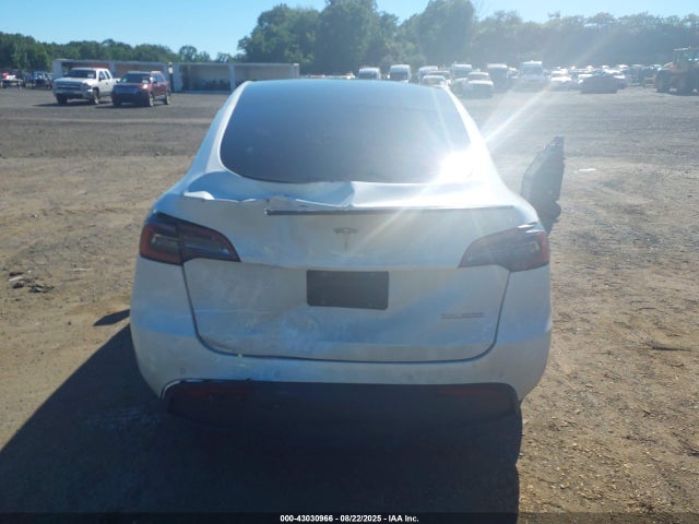 Tesla Model Y 2022 7SAYGDEF2NF519002 Image 16