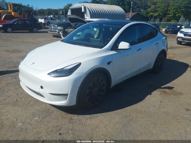 Tesla Model Y 2022 7SAYGDEF2NF519002 Image 2