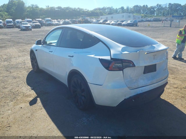 Tesla Model Y 2022 7SAYGDEF2NF519002 Image 3