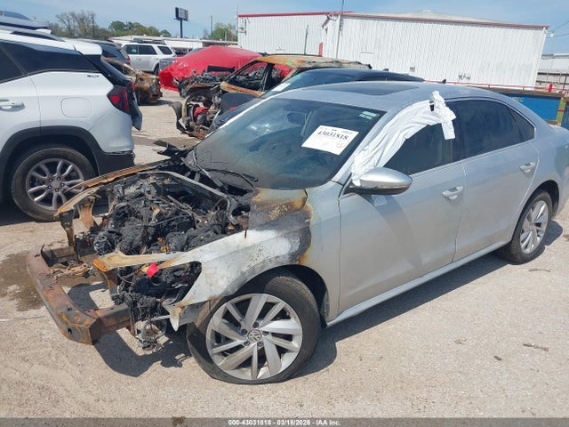 2018 VOLKSWAGEN PASSAT 1VWBA7A3XJC027288 Photo 1