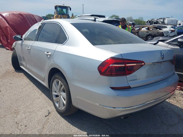 2018 VOLKSWAGEN PASSAT 1VWBA7A3XJC027288 Photo 2