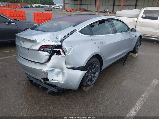 2018 TESLA MODEL 3 5YJ3E1EA8JF007061 Photo 3