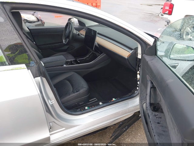 2018 TESLA MODEL 3 5YJ3E1EA8JF007061 Photo 4