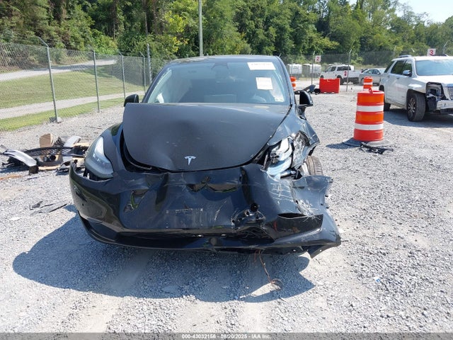 Tesla Model Y 2021 5YJYGDEE0MF204086 Image 12