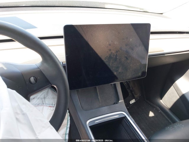 Tesla Model Y 2021 5YJYGDEE0MF204086 Image 17