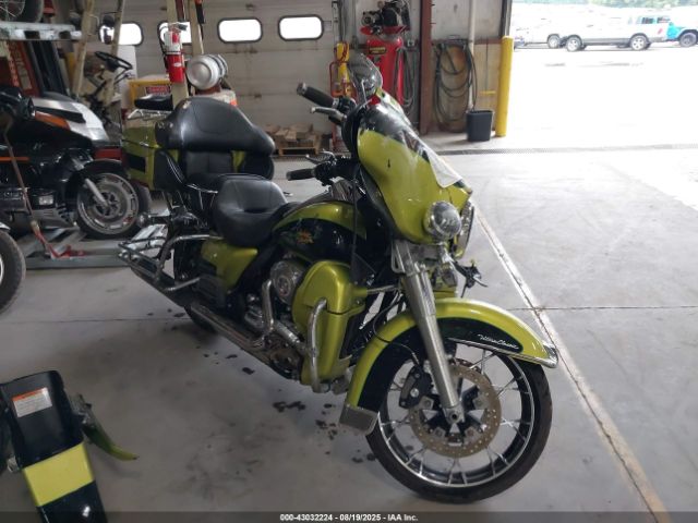 2011 HARLEY-DAVIDSON FLHTCU 1HD1FC415BB656644