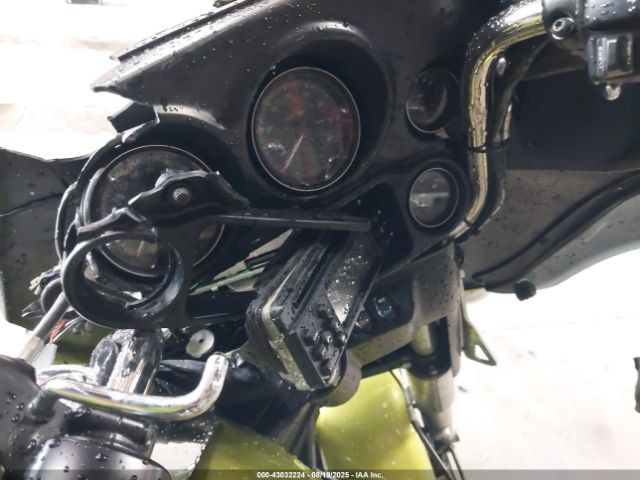 2011 HARLEY-DAVIDSON FLHTCU 1HD1FC415BB656644 Photo 6