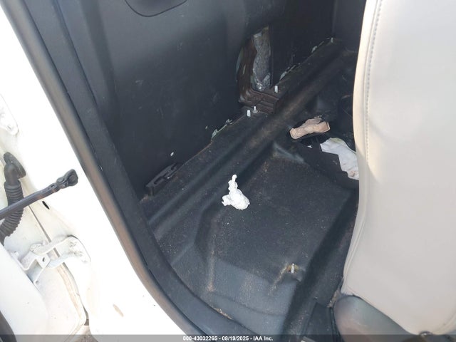 Chevrolet lcv - sidi; dcvcp; vvt; e85 max, e0-e100, alum 2016 1GCHSBEA0G1389947 Image 8