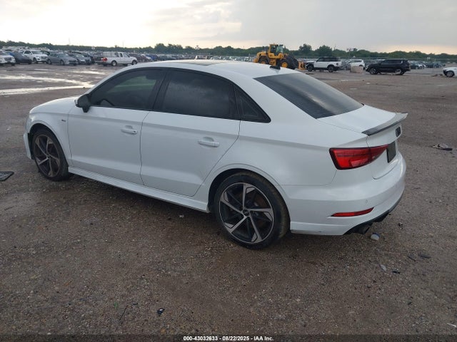 2020 AUDI A3 WAUJEGFFXLA005518 Photo 2