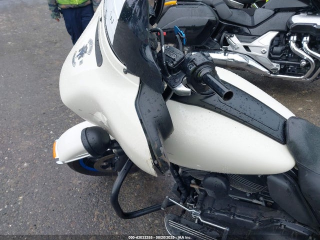 Harley-Davidson Twin Cam 103 2014 1HD1FMM19EB687034 Image 17
