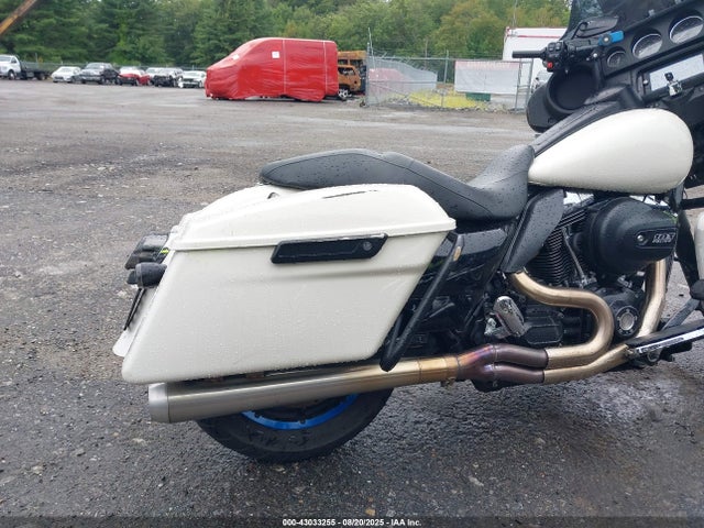 Harley-Davidson Twin Cam 103 2014 1HD1FMM19EB687034 Image 19