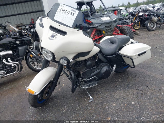 Harley-Davidson Twin Cam 103 2014 1HD1FMM19EB687034 Image 2