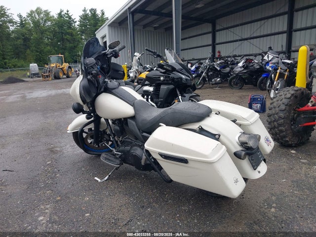 Harley-Davidson Twin Cam 103 2014 1HD1FMM19EB687034 Image 3