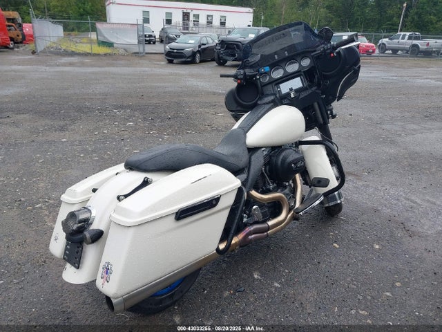 Harley-Davidson Twin Cam 103 2014 1HD1FMM19EB687034 Image 4