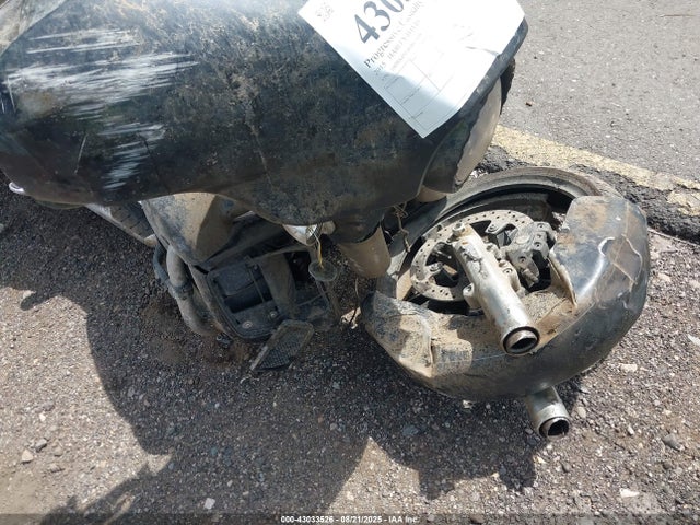 Harley-Davidson 2015 2015 1HD1KRM18FB675418 Image 15