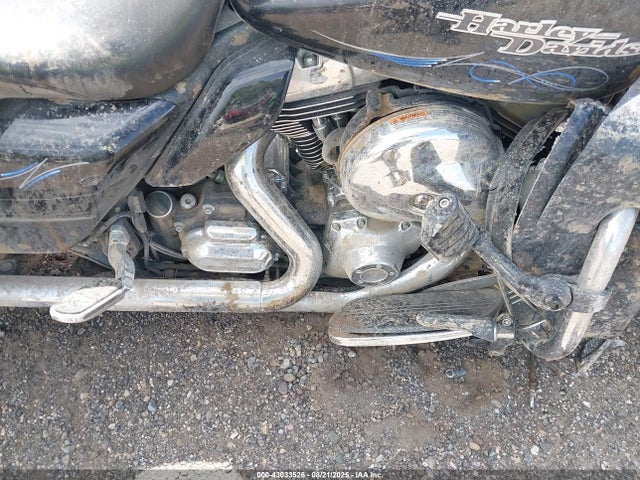 Harley-Davidson 2015 2015 1HD1KRM18FB675418 Image 8