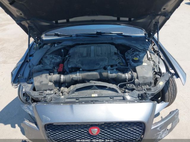 2017 JAGUAR XF SAJBL4BV2HCY29230 Photo 9