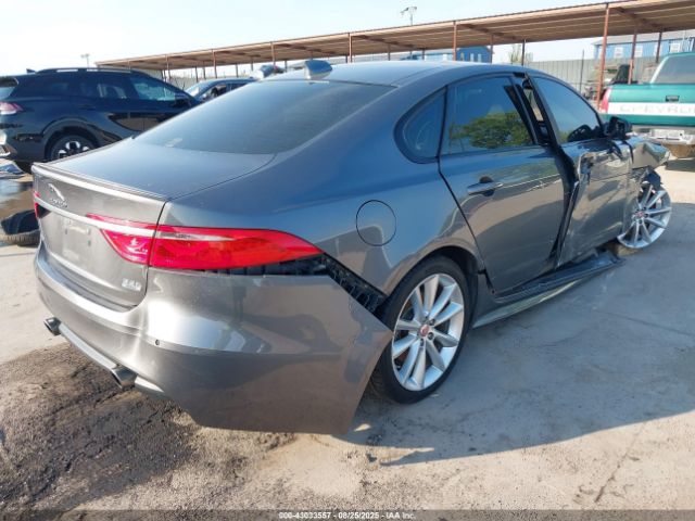 2017 JAGUAR XF SAJBL4BV2HCY29230 Photo 3