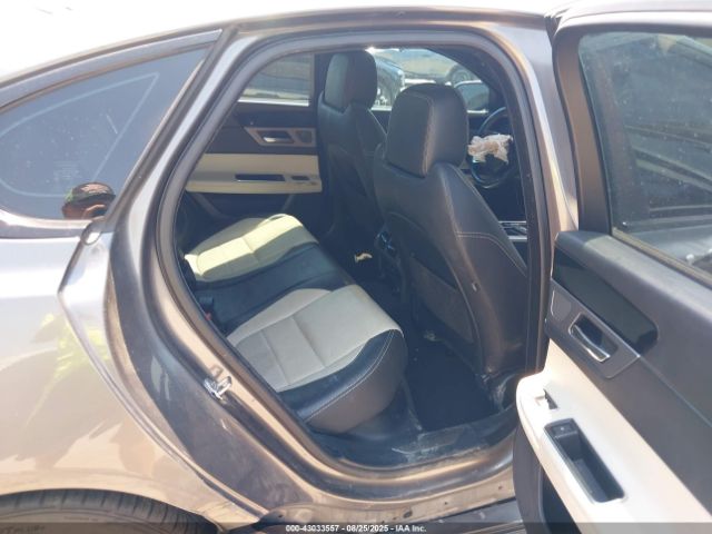 2017 JAGUAR XF SAJBL4BV2HCY29230 Photo 7
