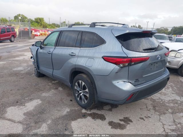 2022 TOYOTA HIGHLANDER 5TDGBRCH0NS104166 Photo 2