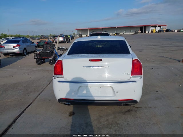 Chrysler 300 2019 2C3CCAPT3KH602100 Image 16