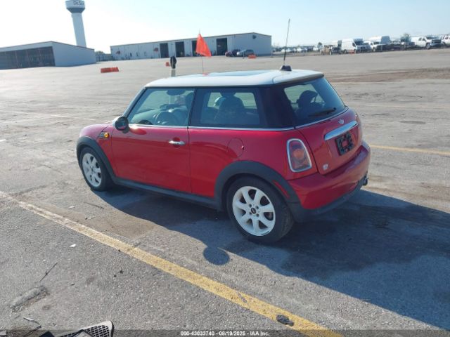 2008 MINI COOPER WMWMF335X8TT67729 Photo 2