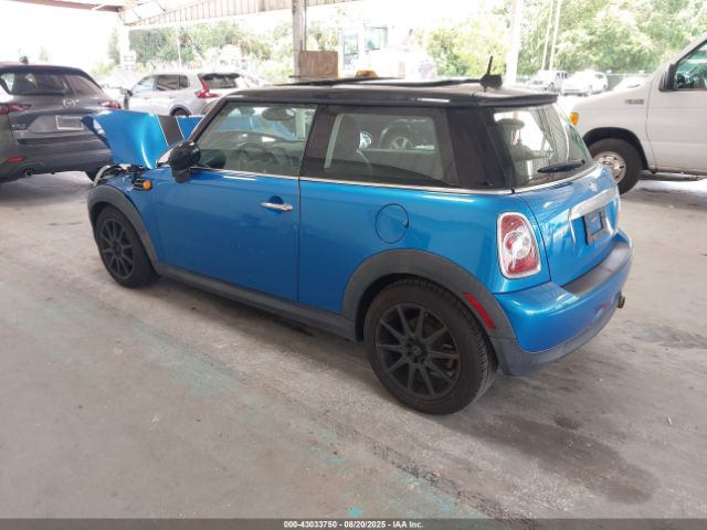 2011 MINI COOPER WMWSU3C50BT253145 Photo 2