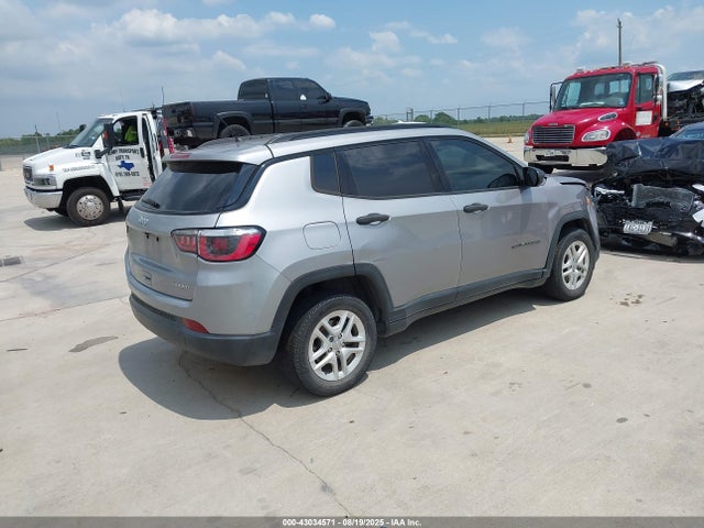 Jeep Compass 2018 3C4NJCAB0JT287168 Image 4