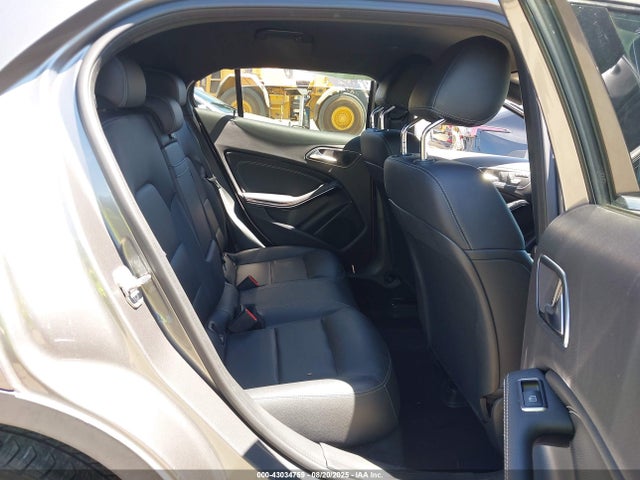 WDCTG4EB5KJ597812 Mercedes-Benz m270