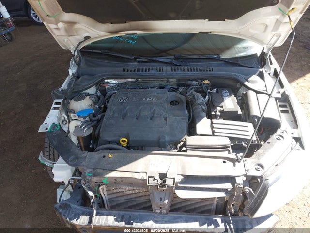 3VWLA7AJ9FM238684 Volkswagen Jetta