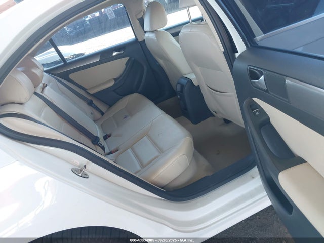 3VWLA7AJ9FM238684 Volkswagen Jetta