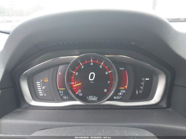 2016 VOLVO XC70 YV4612NK7G1270888 Photo 6